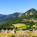Bulle De Bois, Insolite Avec Privatif Au Milieu Des Volcans - Bulles D'herbe 山林小屋